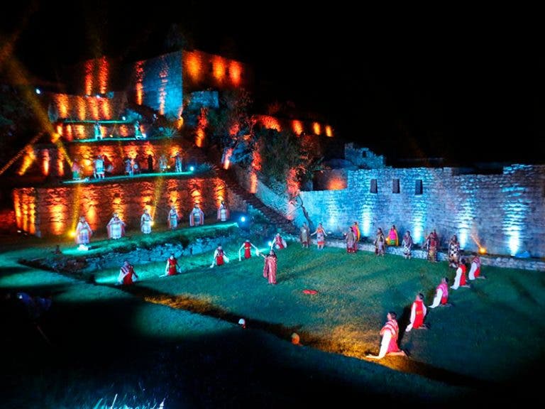 Tras ocho meses de cierre reabre Machu Picchu con un show de luces