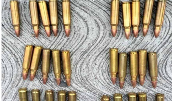 Detienen a chino con cartuchos para arma larga; no pudo acreditar su legal portación