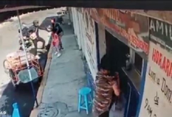 Motociclistas asaltan a mujer embarazada en Chimalhuacán