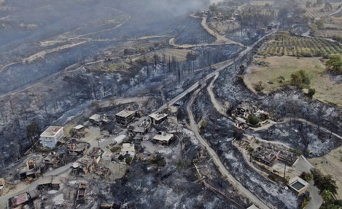 (VIDEO) Incendios en Turquía con saldo de 3 muertos y 58 hospitalizados