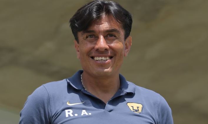Designan a Raúl Alpizar como nuevo técnico de los Pumas
