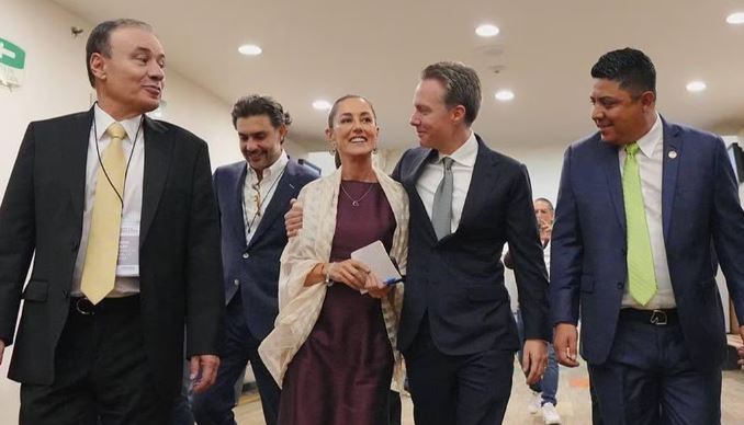 Sheinbaum llega sonriente al WTC para resultado de la encuesta de Morena