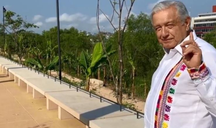 Presume López Obrador "obra" en plena jornada electoral