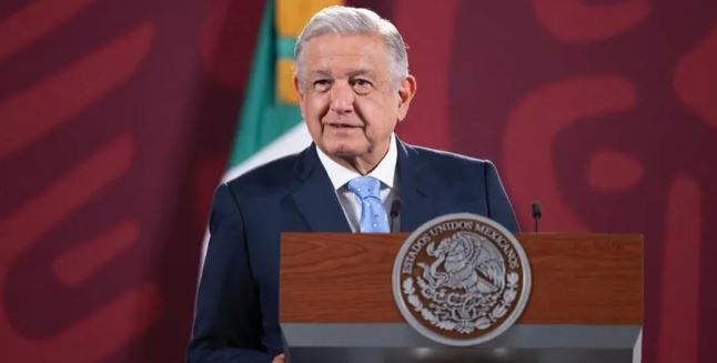 AMLO pide al SAT revisar presunta corrupción en equipos de futbol; no en su equipo