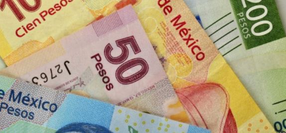 El SAT vigilará los depósitos mayores a 15 mil pesos, ¿se pagará un impuesto?