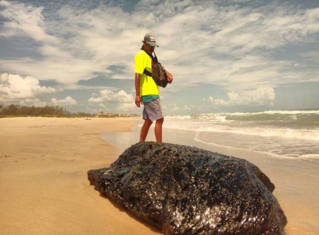 Bloques de chapapote aparecen en playa Miramar