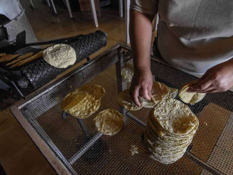 Las tortillas andan por las nubes, hasta a $20 el kilo