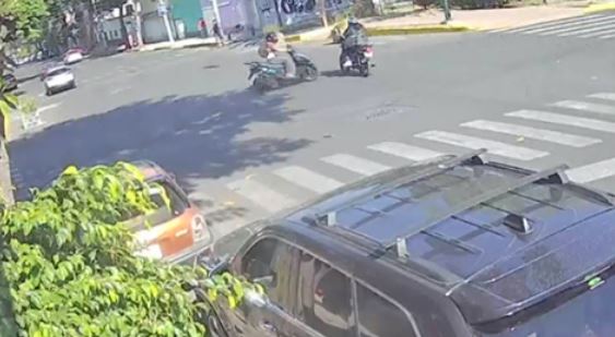 (VÍDEO) Impactante choque entre dos motociclistas en la CDMX