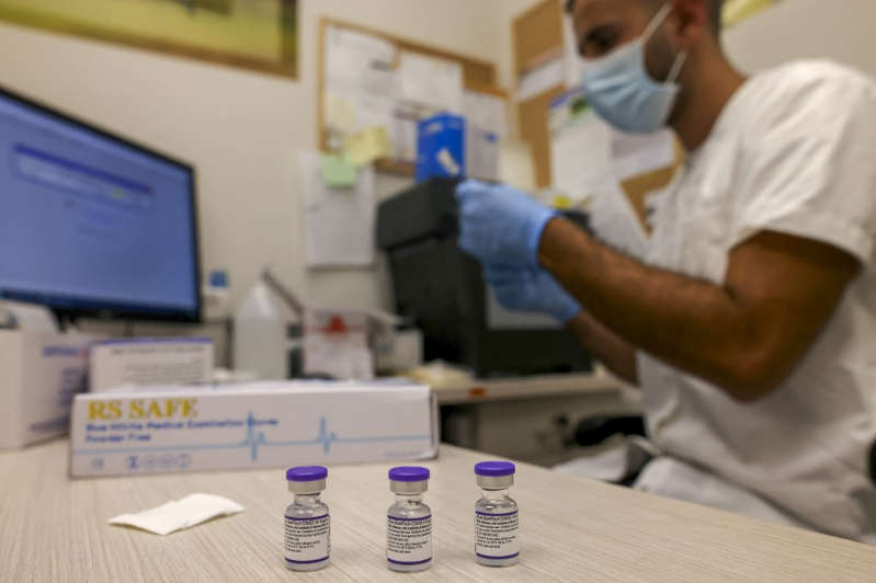Israel rebaja a 12 años la edad mínima para aplicar tercera vacuna contra covid-19