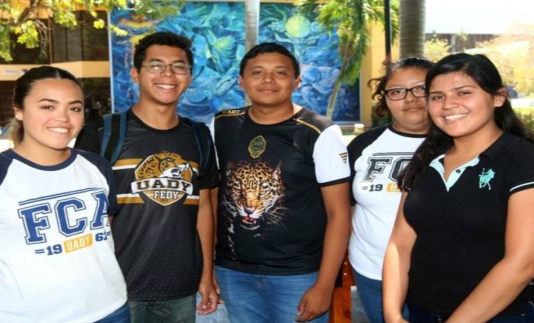 Alumnos de la FCA recolectan despensas para apoyar a familias marginadas de Yucatán
