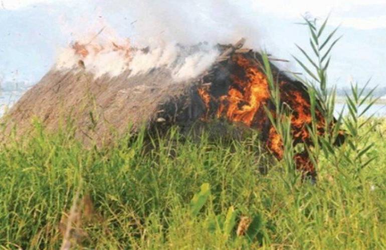 Aldea se 'consume' en incendio: mueren 48 personas