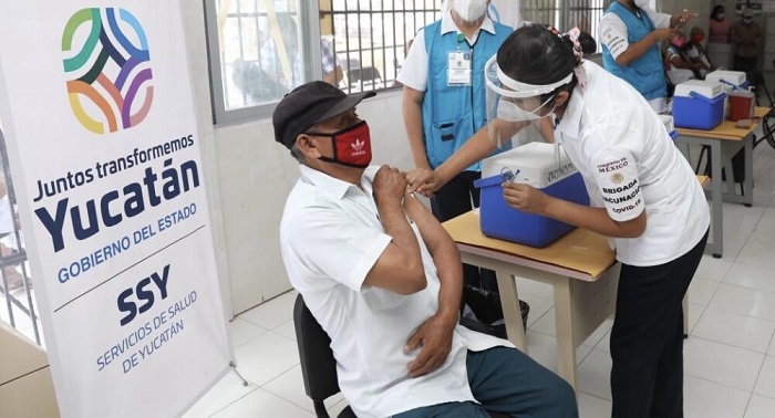 Vila anuncia la llegada de 105,000 vacunas antiCovid para adultos mayores de Mérida