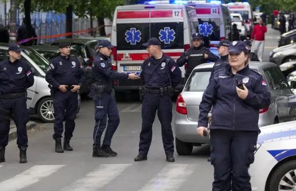 Serbia: Jovencito mata a 8 niños y a un guardia de seguridad en una escuela