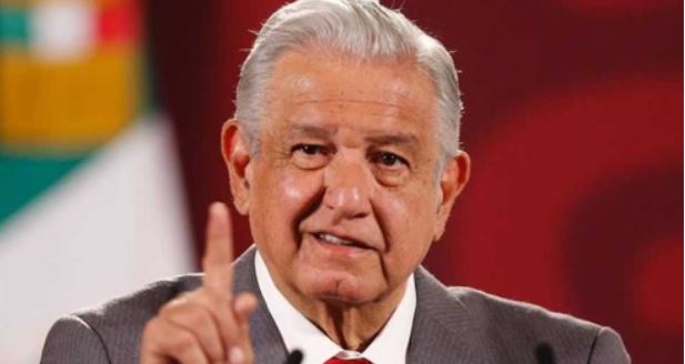 "Me llena de orgullo que me apoyen analfabetas": AMLO