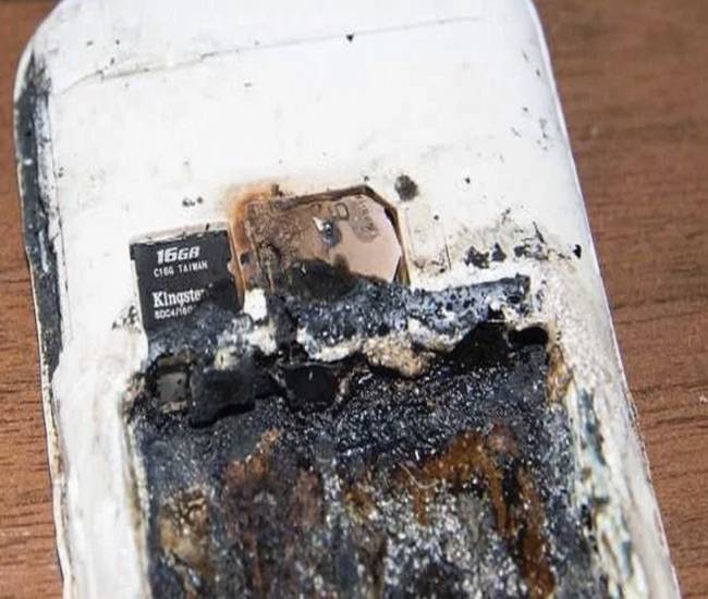 Una adolescente de 14 años muere tras explotar su celular