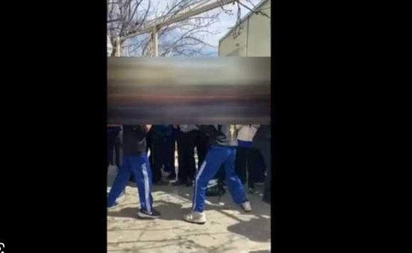 Alumnos de secundaria pelean y uno acaba con una mano  colgando por fractura