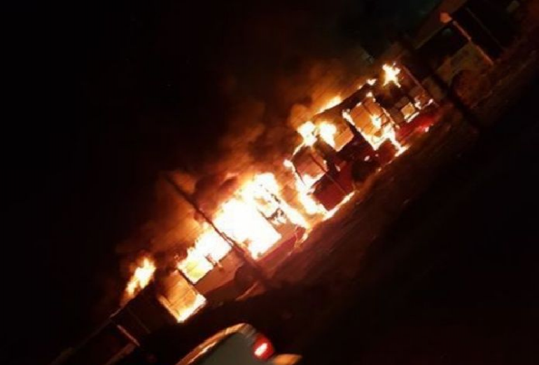 Incendian unidades del Mexibús durante la madrugada en Edomex