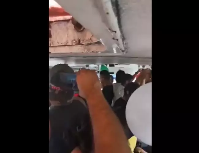 (VIDEO) Pasajeros corean a José José en microbús de CDMX
