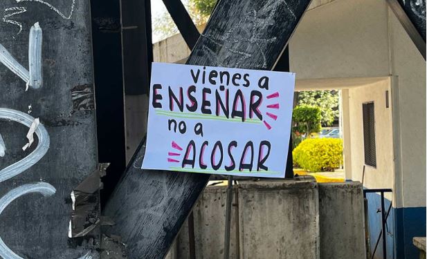 Denuncian a profesor por acosar a sus alumnas en CDMX