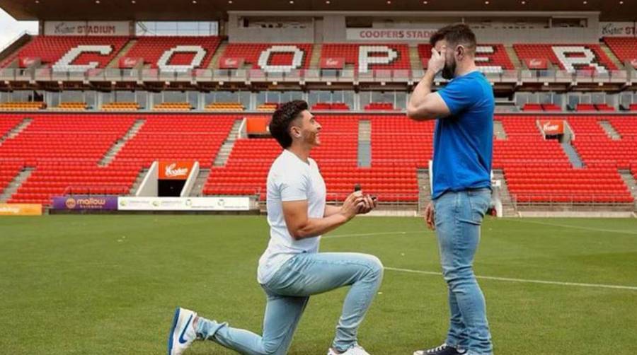 Futbolista gay pide matrimonio en la cancha del Adelaide United