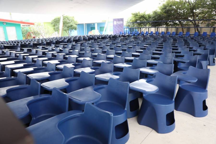 Gobierno de Yucatán equipa con nuevo mobiliario a 22 escuelas públicas de Mérida