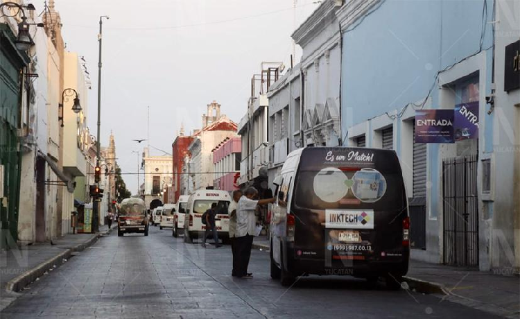 Contingencia casi deja 'sin pasajeros' al transporte en Mérida