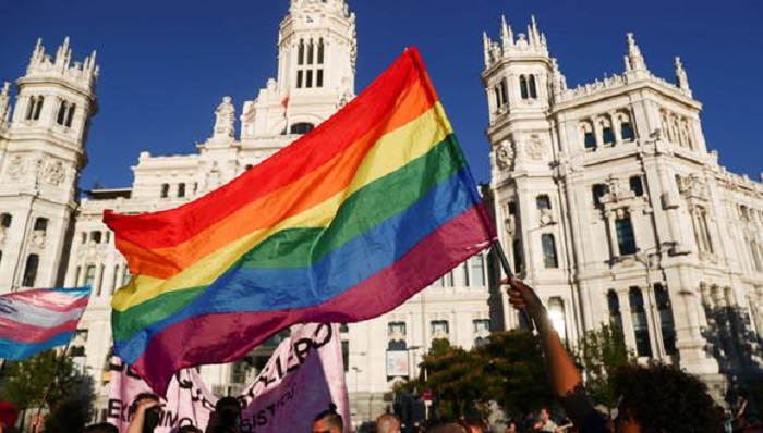 España permitirá "cambio de sexo" en Registro Civil a partir de los 14 años