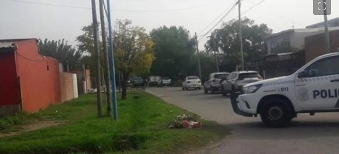 Asesinan a hombre con más de 30 puñaladas y detienen a su novio por sospechoso