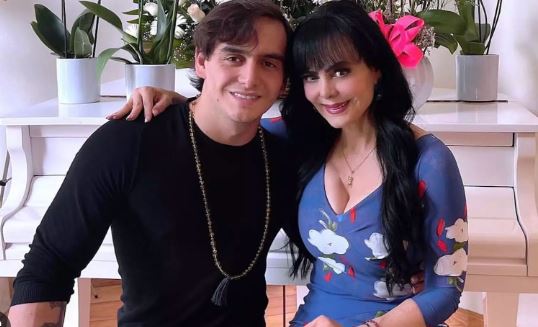 Maribel Guardia dice que ‘vio y abrazó’ a Julián Figueroa cuando rezaba