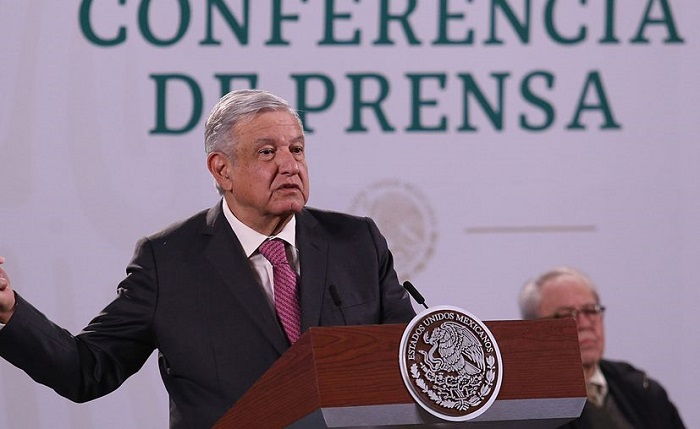 INE investiga preguntas tendenciosas en conferencias de AMLO; prevén sanción