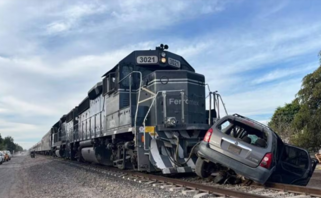 Sinaloa: Joven madre muere tras intentar ganarle el paso al tren