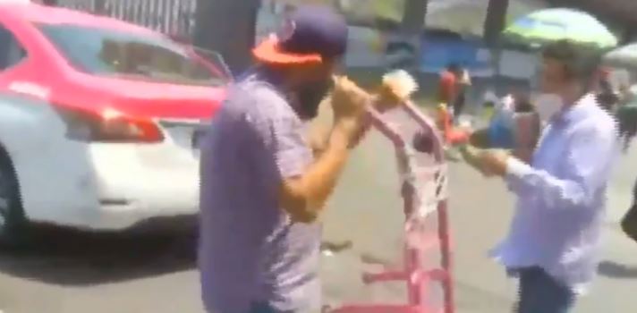 CDMX: A pedradas y “diablazos” agreden a reportero en central camionera