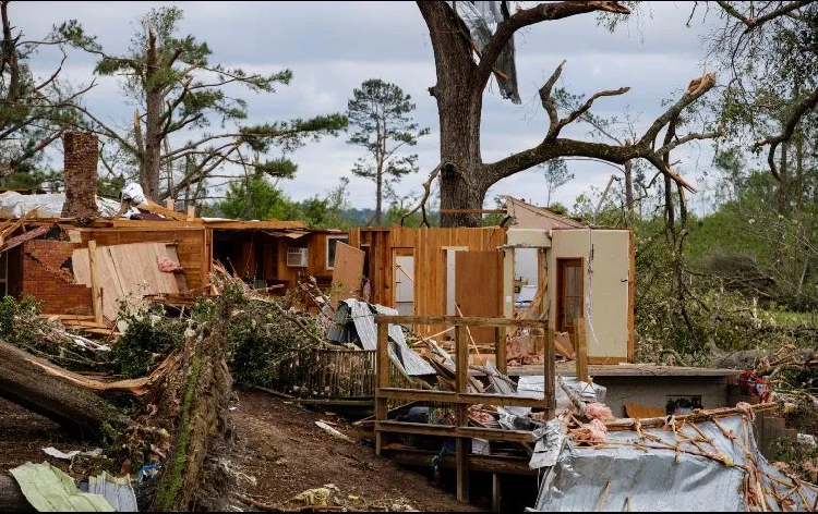 Otra devastación en EE.UU.: Tornados y tormentas dejan 30 muertos