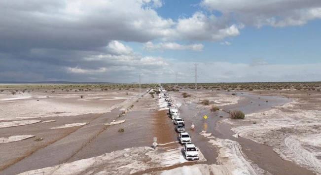 Tormenta transforma a un pueblo de Nuevo México en un "gran lago"