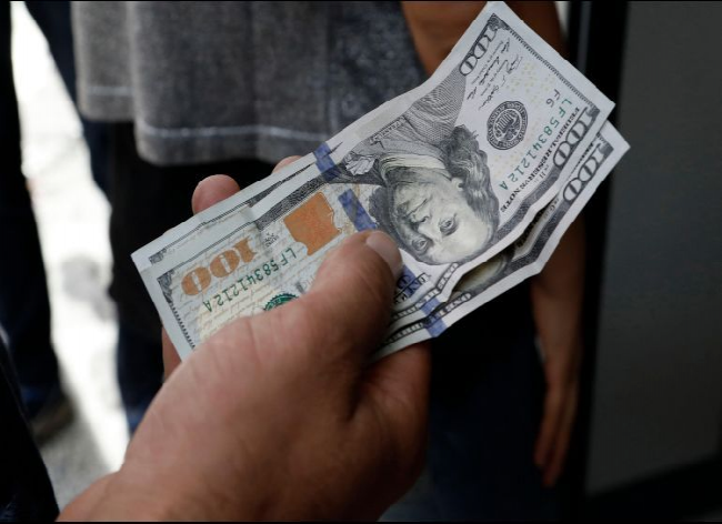 Dólar abre sin cambios, se vende en 20.17 pesos en bancos de la capital