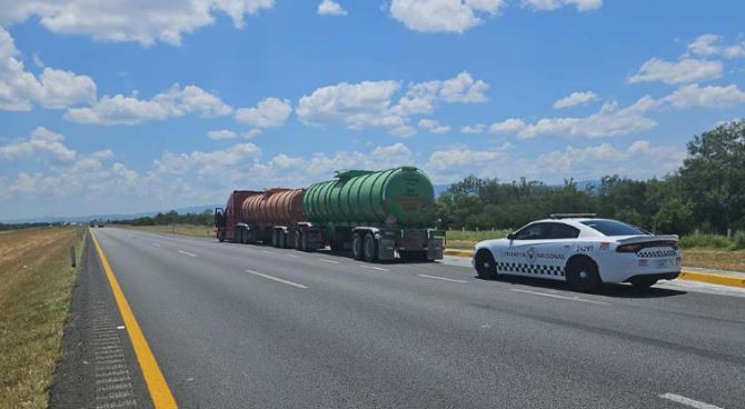 Nuevo León: Caen 2 por transportar 70,000 litros de huachicol