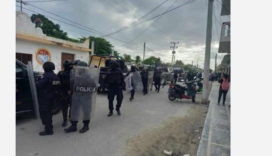 Desalonjan a "paracaídistas" que invadían ilegalmente terrenos de Chicxulub Puerto