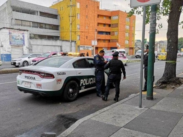 Policía golpea a su compañero porque lo cacharon extorsionando