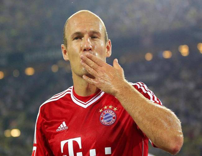 El futbolista  Arjen Robben “colgó los botines”