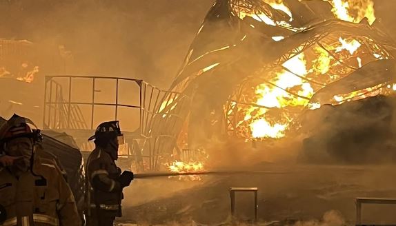 VIDEO: El incendio en la Central de Abasto se originó por pleito familiar