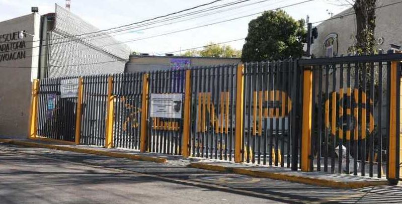 Encapuchados toman instalaciones de la Prepa 6 de la UNAM