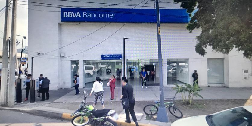 CDMX: Con cinturón de explosivos, obligan a empleada de BBVA a vaciar la bóveda