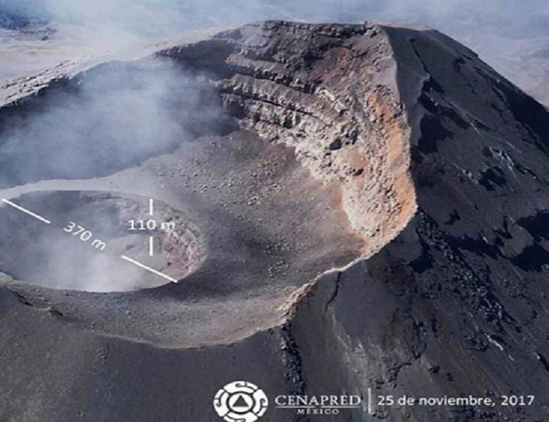 Sobrevuelan el "Popo" tras explosiones; así luce cráter
