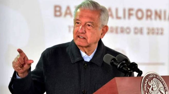 AMLO pide a Loret autorización para dar a conocer sus ingresos