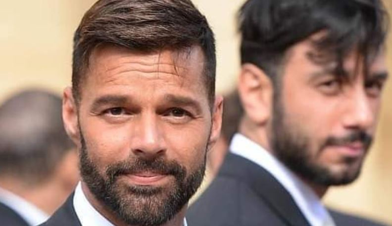 Ricky Martin se aleja de su esposo cuando éste más lo necesita... tiene Covid