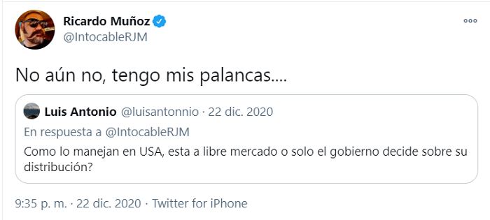 Líder de Intocable presume que se vacunó contra COVID-19 por “palancas”