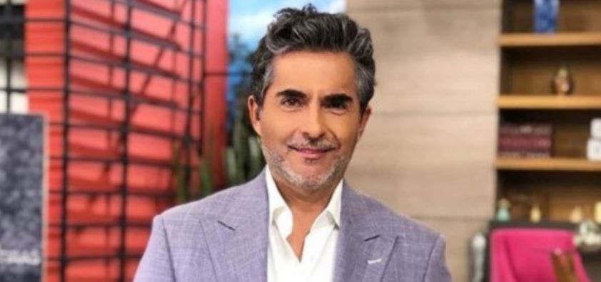 "Negro" Araiza se despide de compañero de conducción