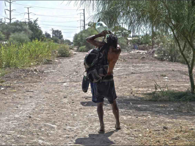 Hallan un muerto dentro de un auto en Tierra Caliente; ¿golpe de calor?