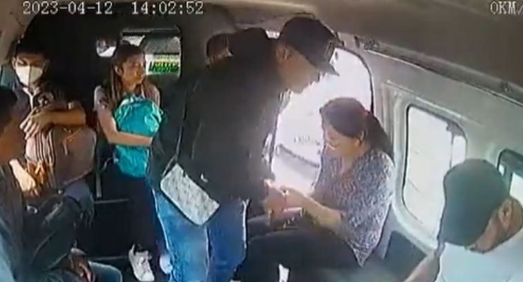 (VIDEO) Edomex: Asaltante exigente "¡No me gustan las monedas, quiero billetes!"