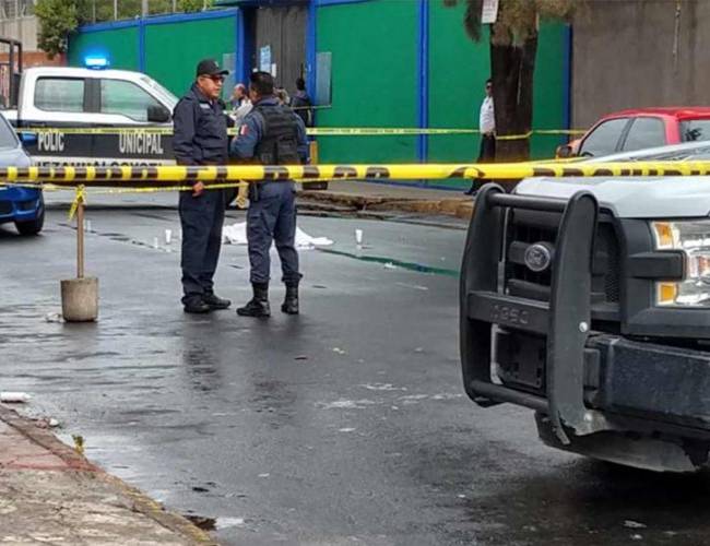 Balacera frente a escuela deja un hombre muerto y un niño herido